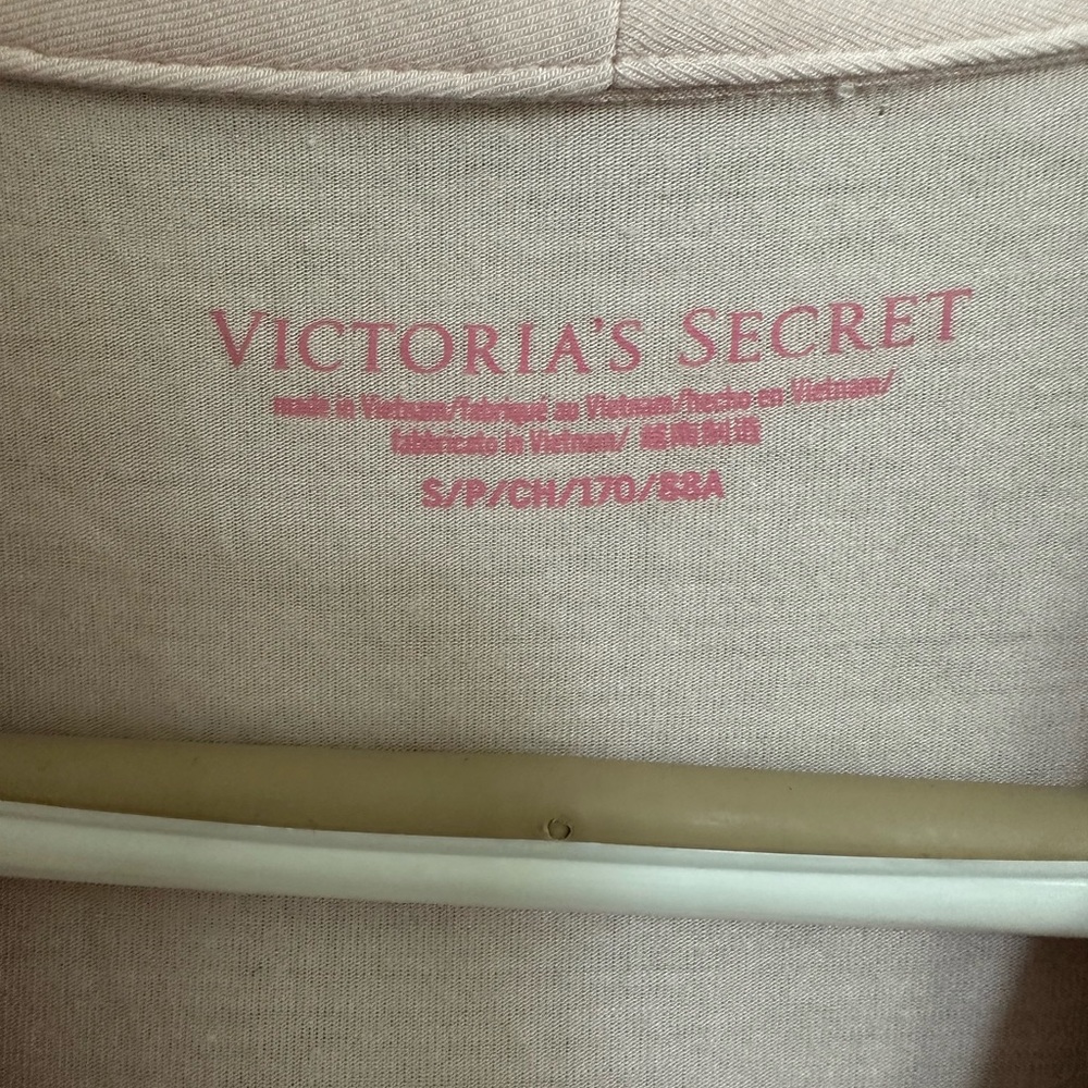 Victoria Secret Pyjama Top - Picture 2 of 3